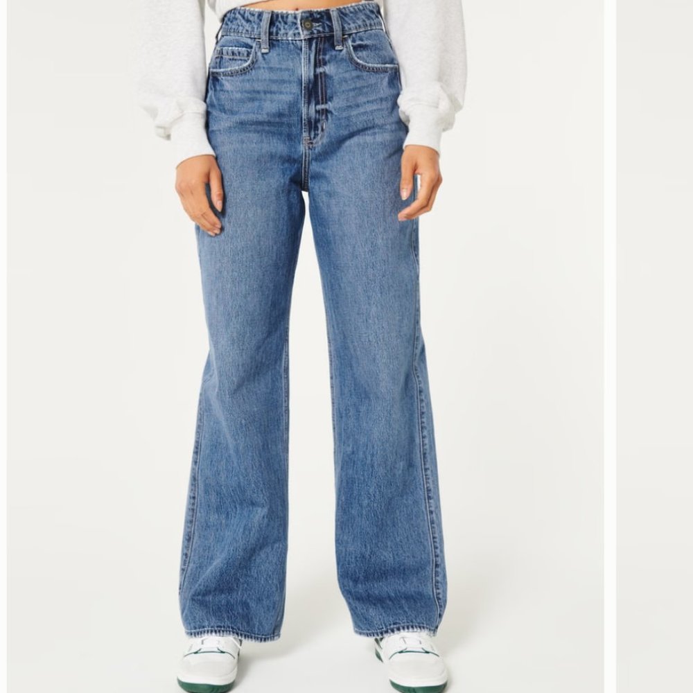 Hollister Ultra High Rise Baggy Jeans NWT Medium wash no stretch